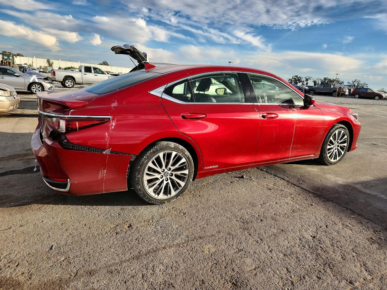2019 LEXUS ES 300H photo 3