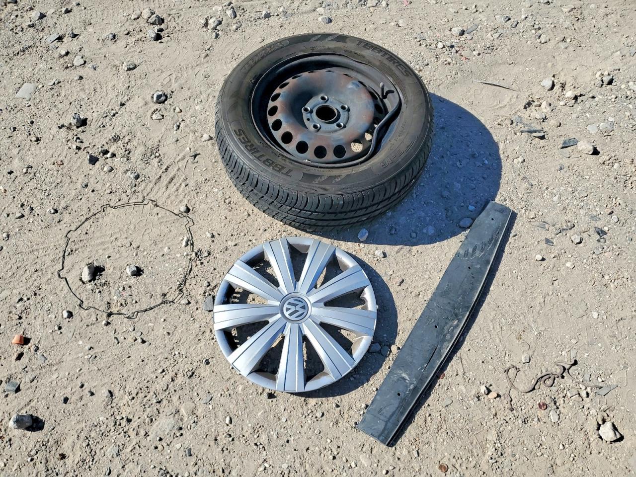 2011 VOLKSWAGEN JETTA BASE photo 12