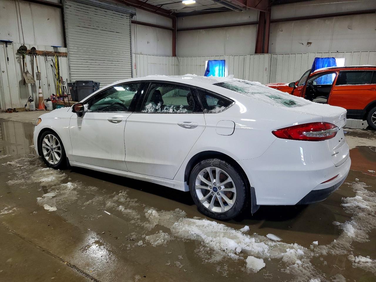 2020 FORD FUSION SE photo 2