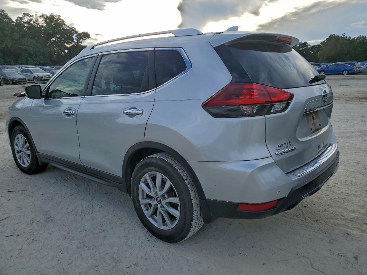 2019 NISSAN ROGUE S photo 2