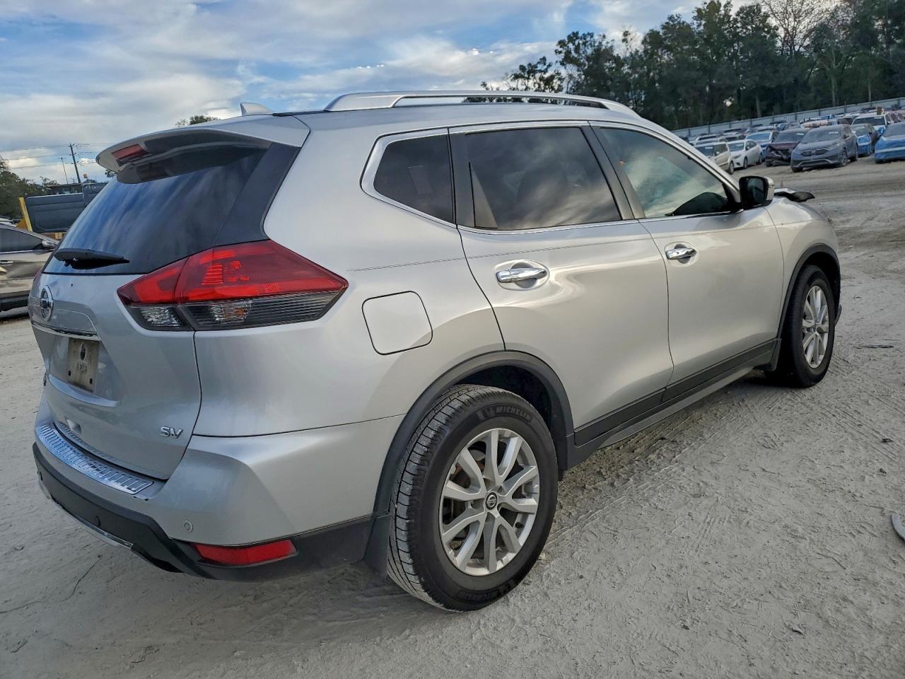 2019 NISSAN ROGUE S photo 3
