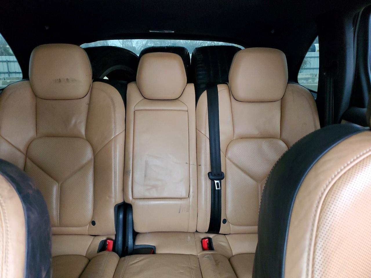 2016 PORSCHE CAYENNE photo 10