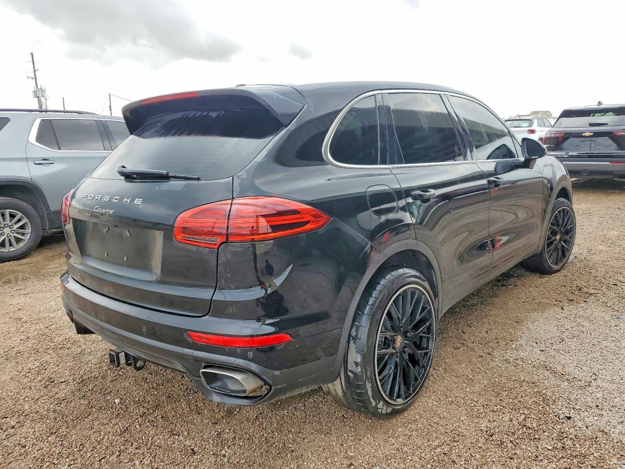 2016 PORSCHE CAYENNE photo 3