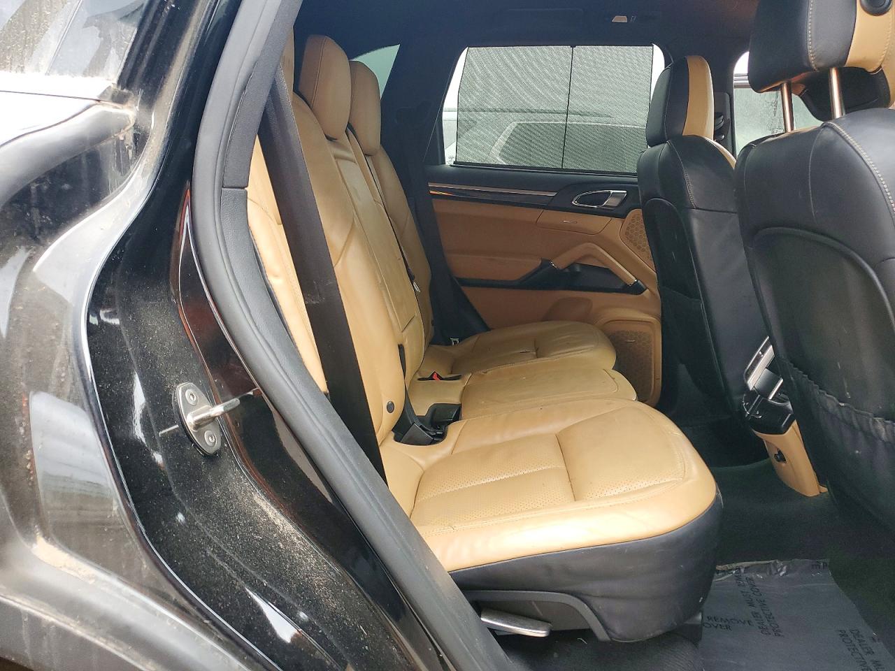 2016 PORSCHE CAYENNE photo 11