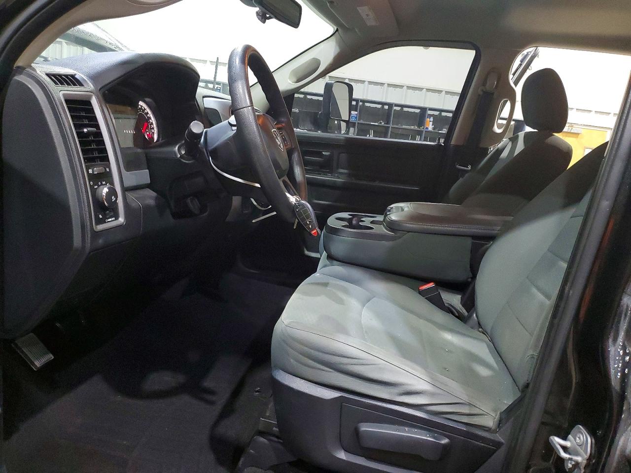 2016 RAM 1500 ST photo 7