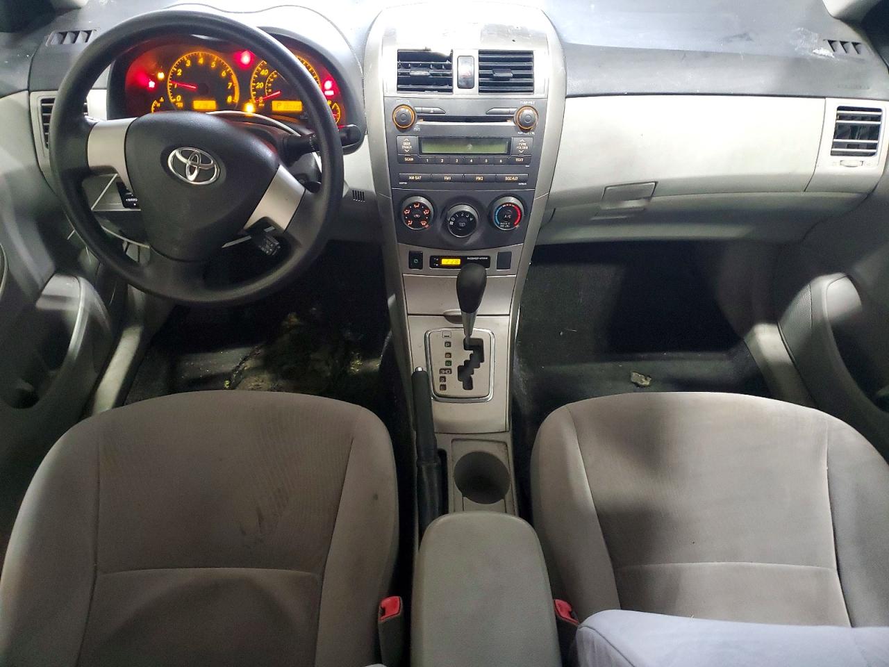 2011 TOYOTA COROLLA LE photo 8