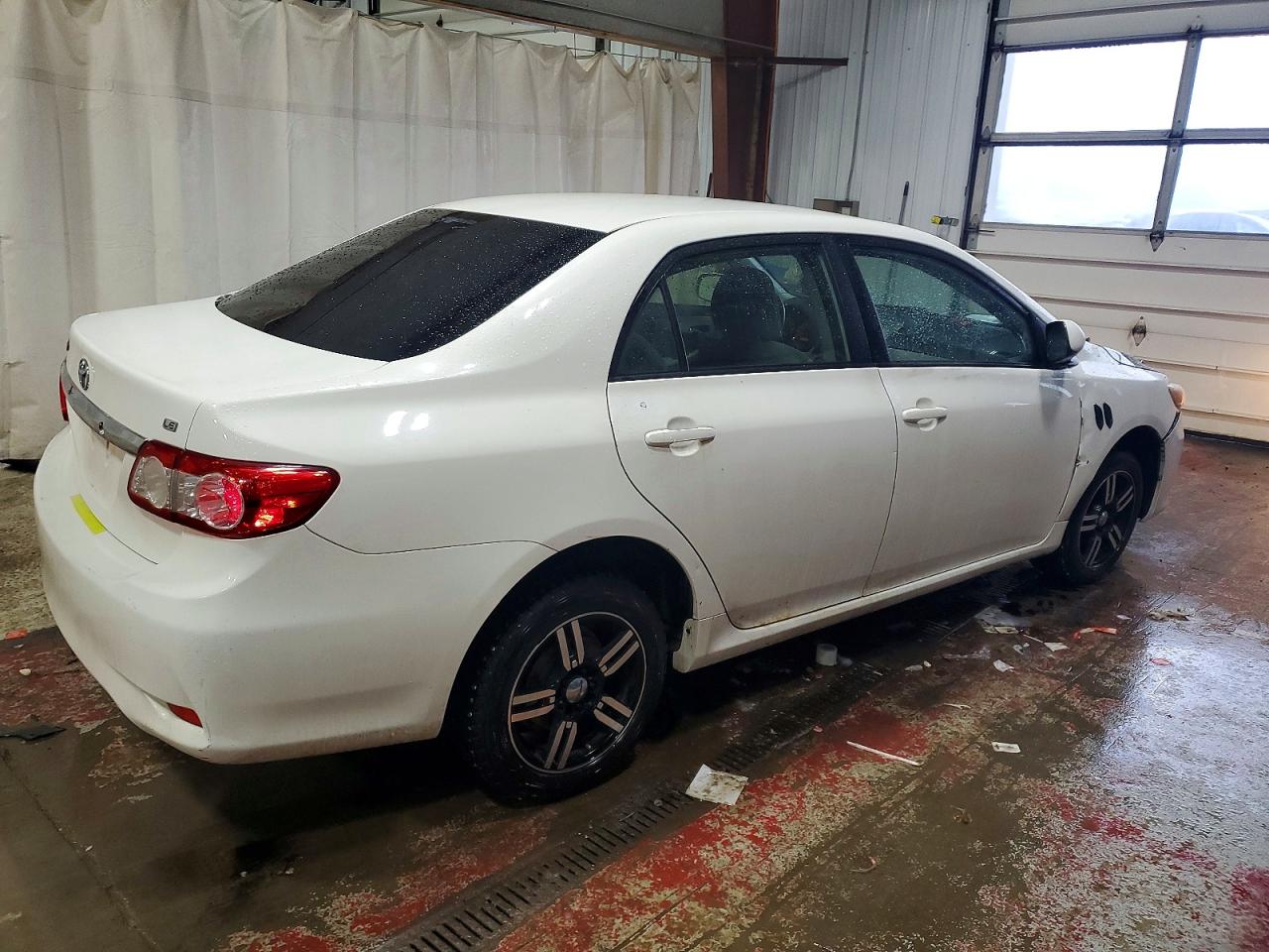 2011 TOYOTA COROLLA LE photo 3