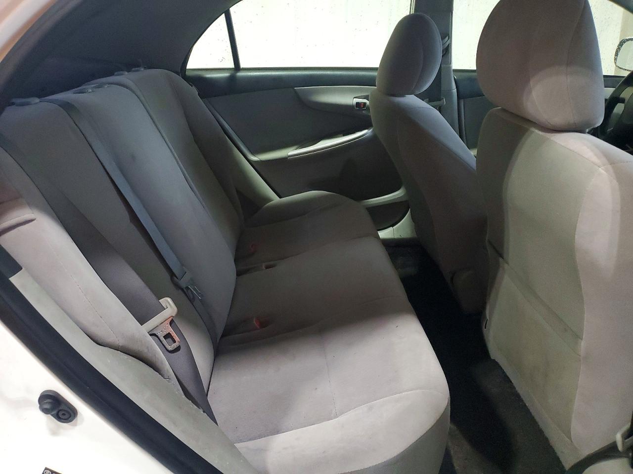 2011 TOYOTA COROLLA LE photo 10
