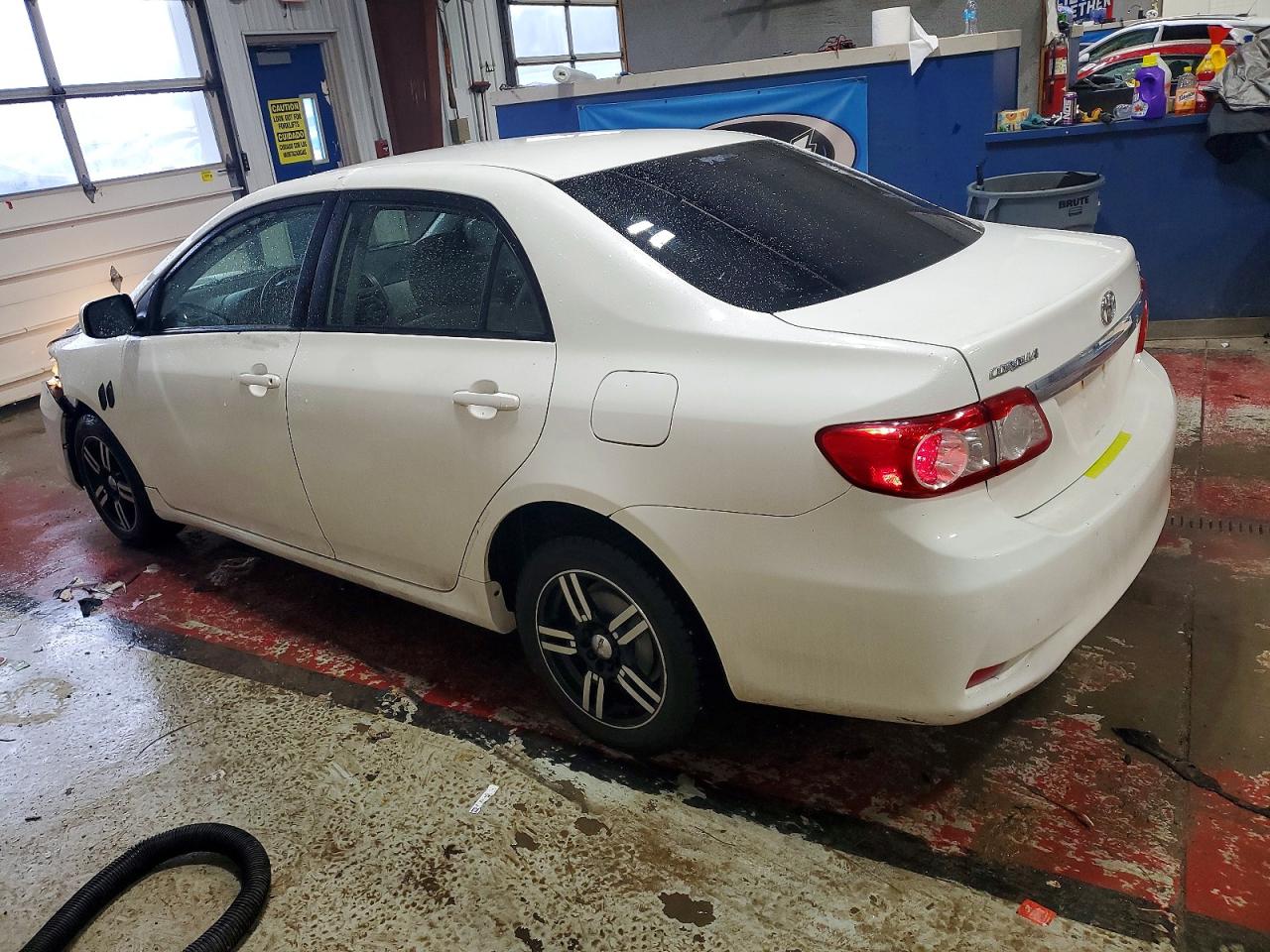 2011 TOYOTA COROLLA LE photo 2