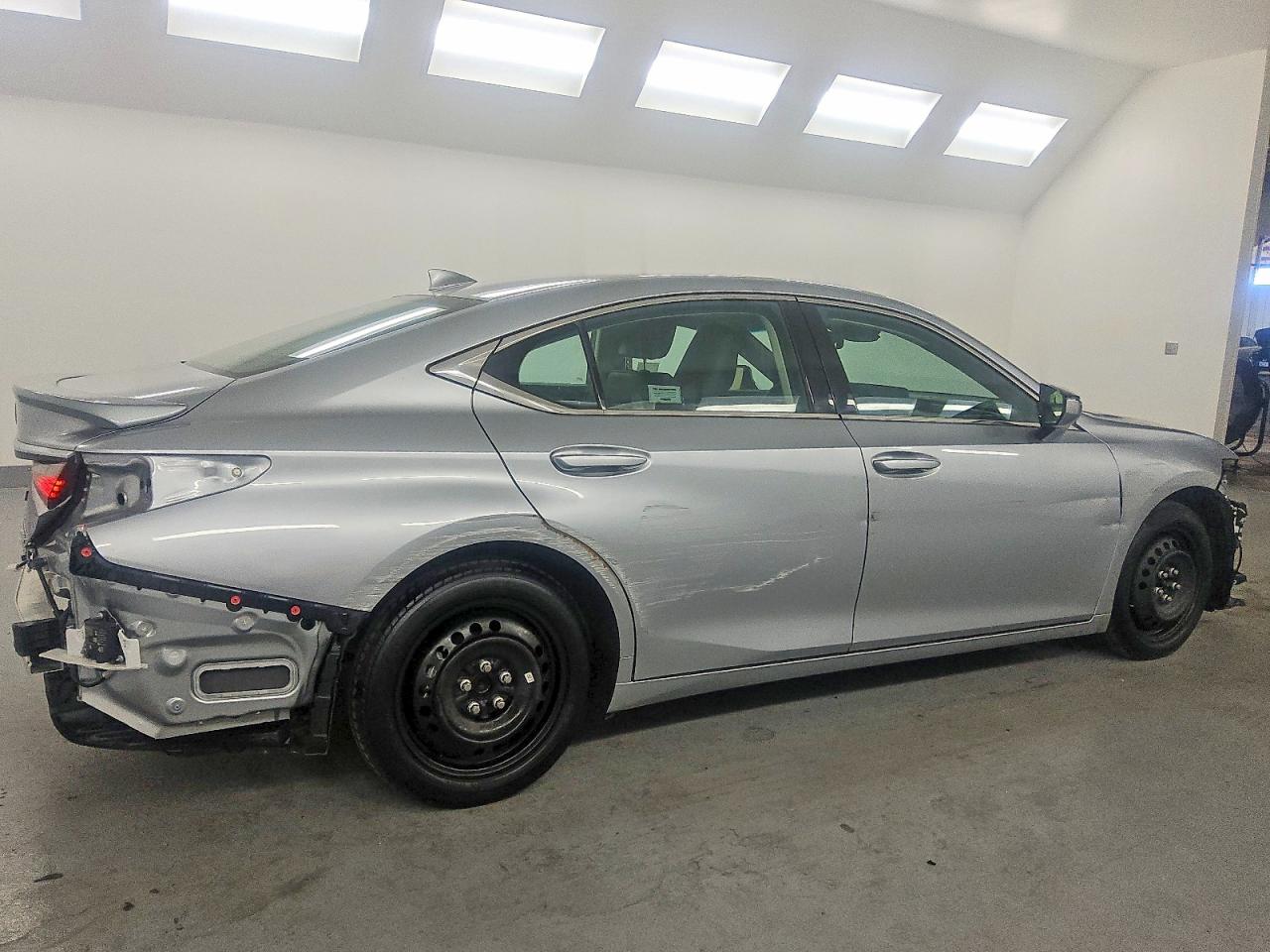 2025 LEXUS ES 300H BASE photo 3