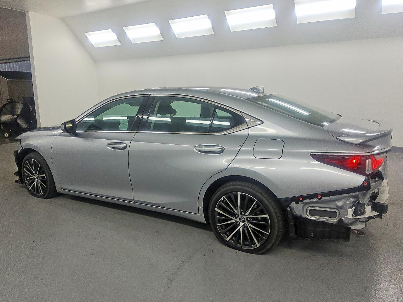 2025 LEXUS ES 300H BASE photo 2