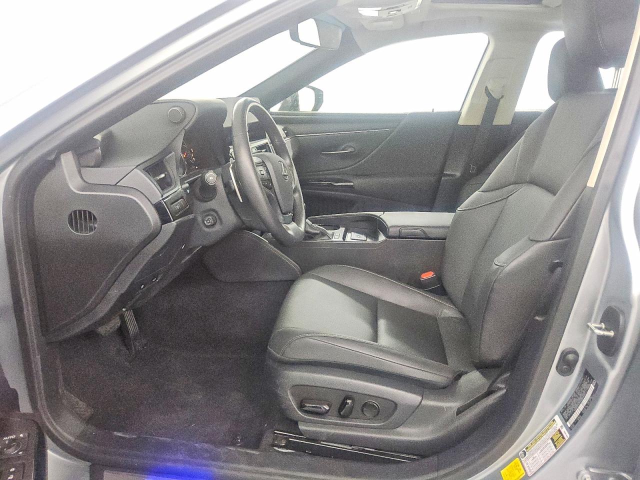 2025 LEXUS ES 300H BASE photo 7