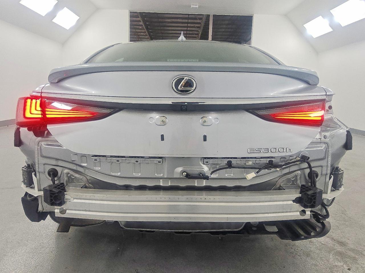 2025 LEXUS ES 300H BASE photo 6