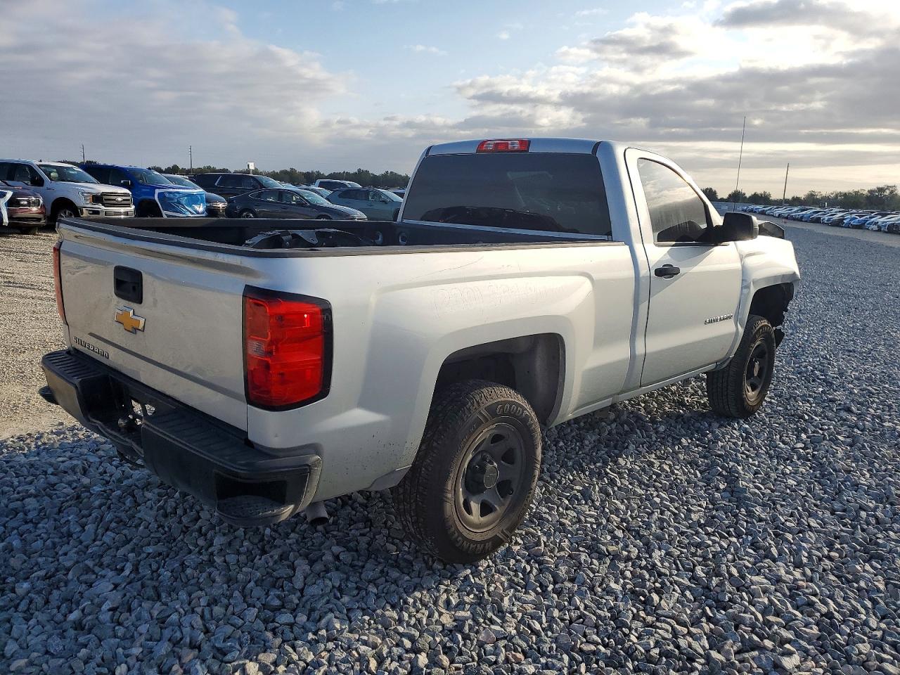 2015 CHEVROLET SILVERADO C1500 photo 3