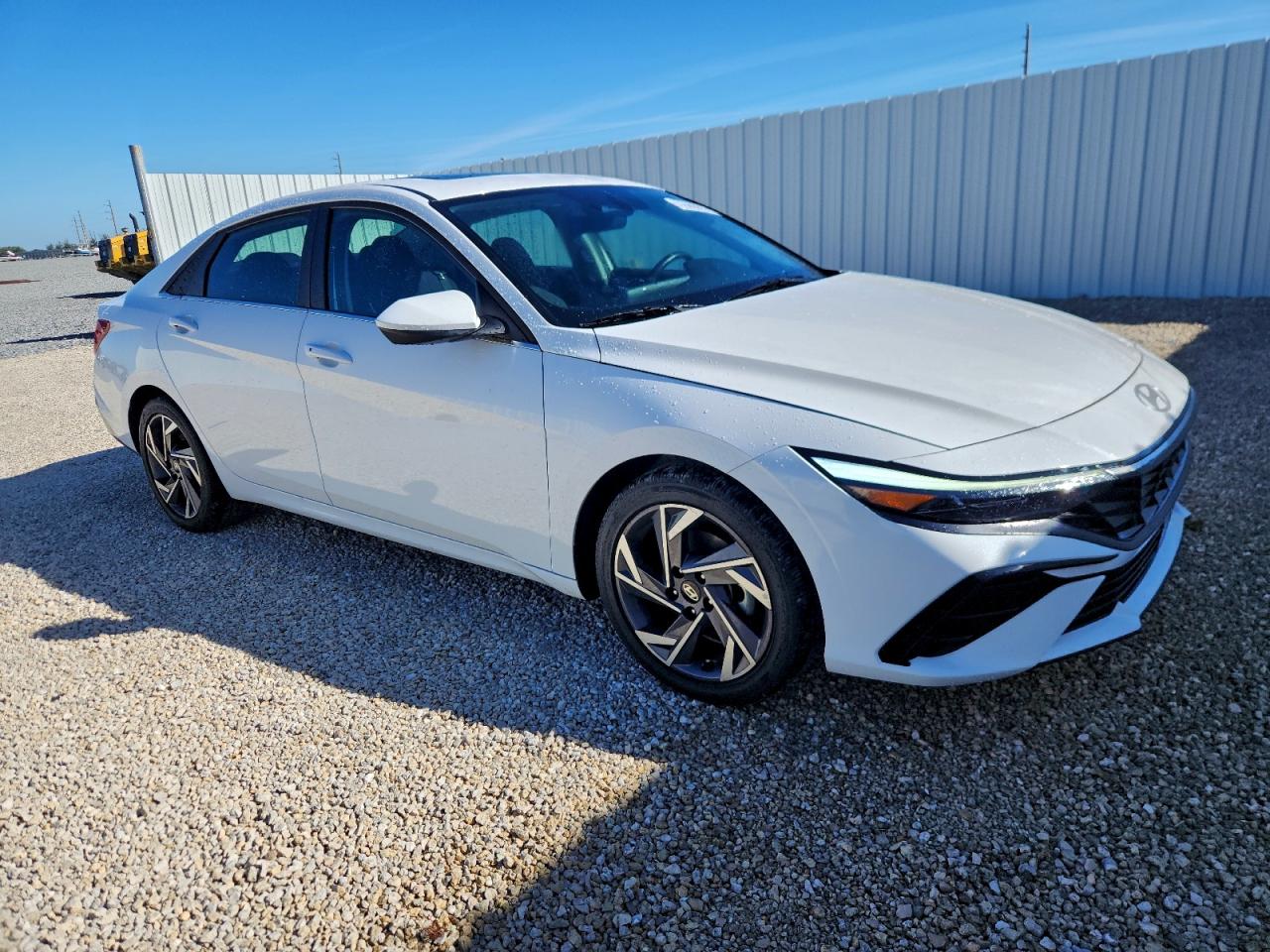 2025 HYUNDAI ELANTRA SEL photo 4