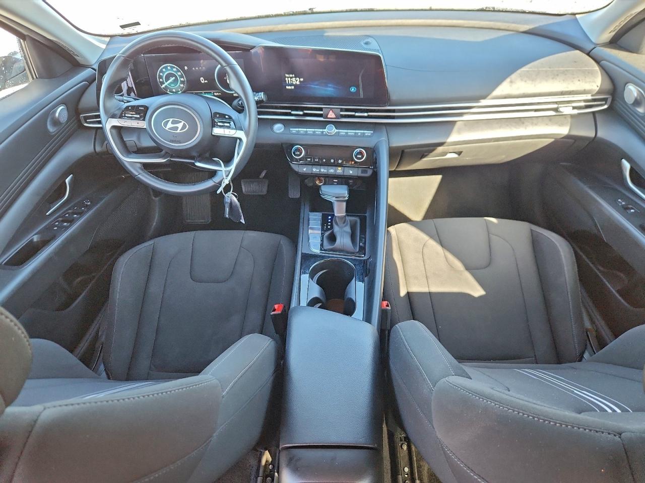 2025 HYUNDAI ELANTRA SEL photo 8