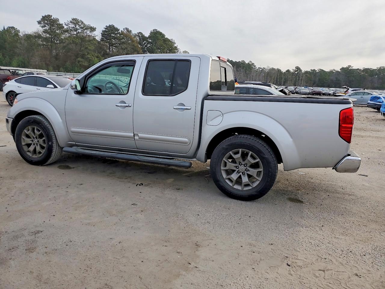 2019 NISSAN FRONTIER S photo 2