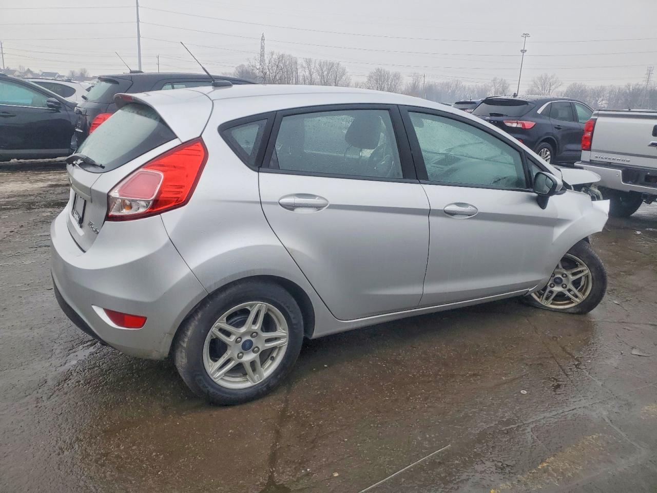 2018 FORD FIESTA SE photo 3