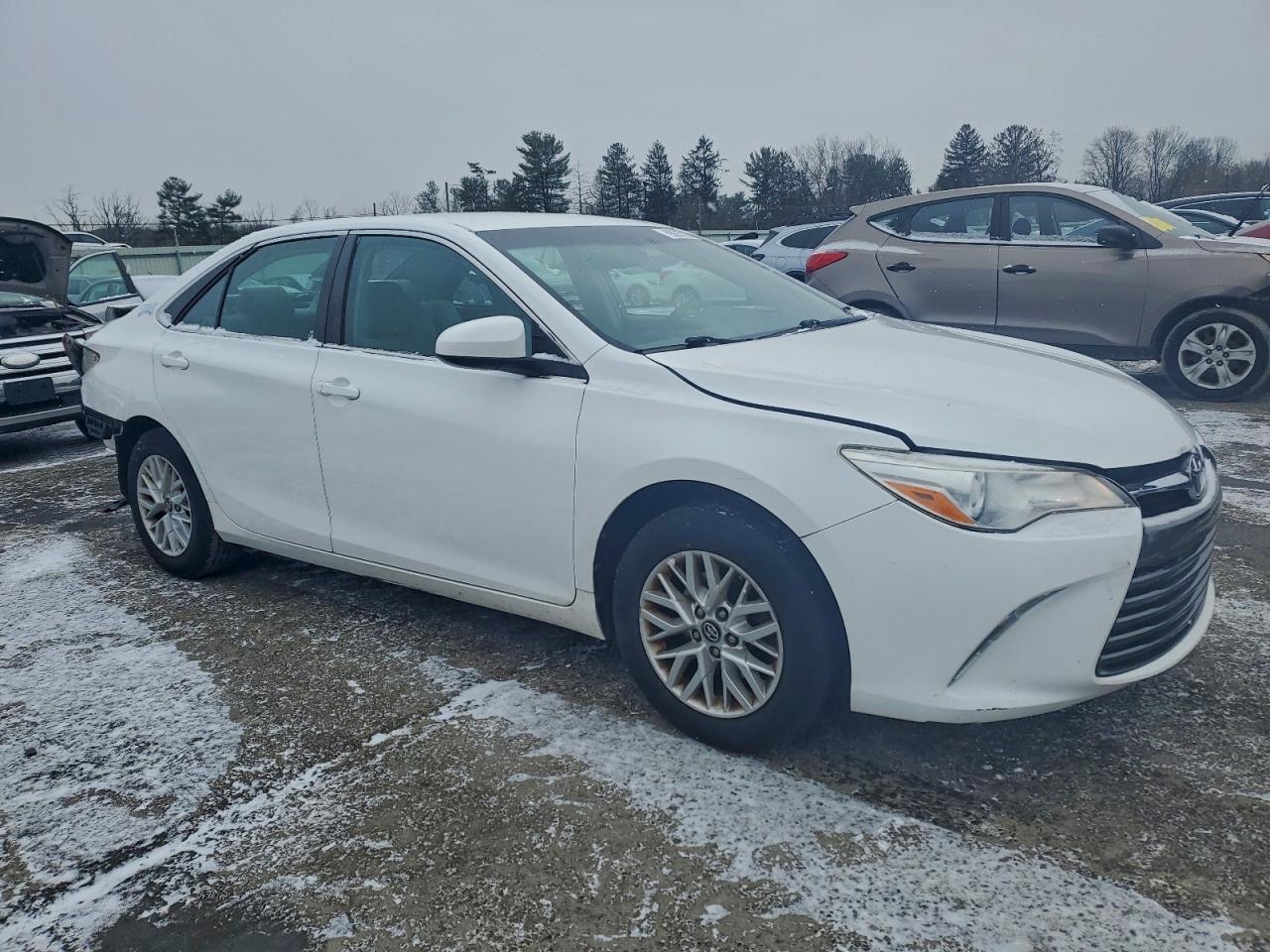 2017 TOYOTA CAMRY LE photo 4