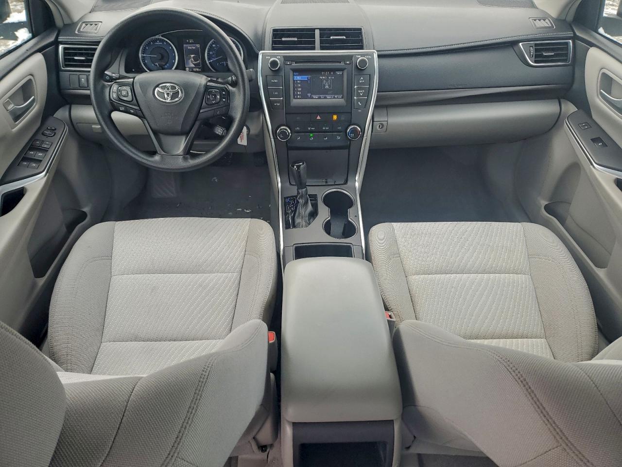 2017 TOYOTA CAMRY LE photo 8