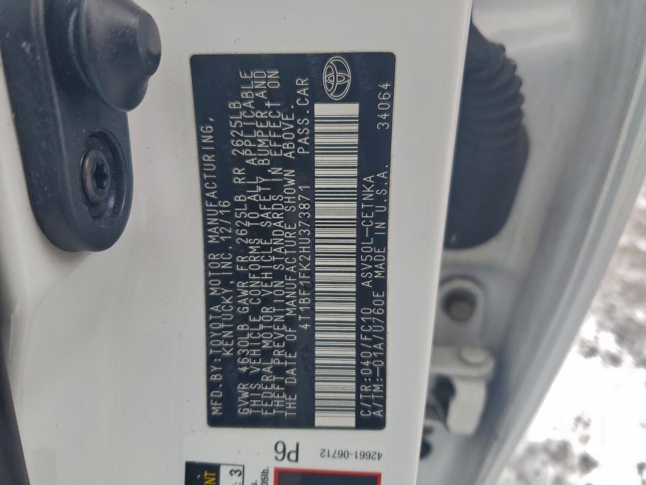 2017 TOYOTA CAMRY LE photo 12