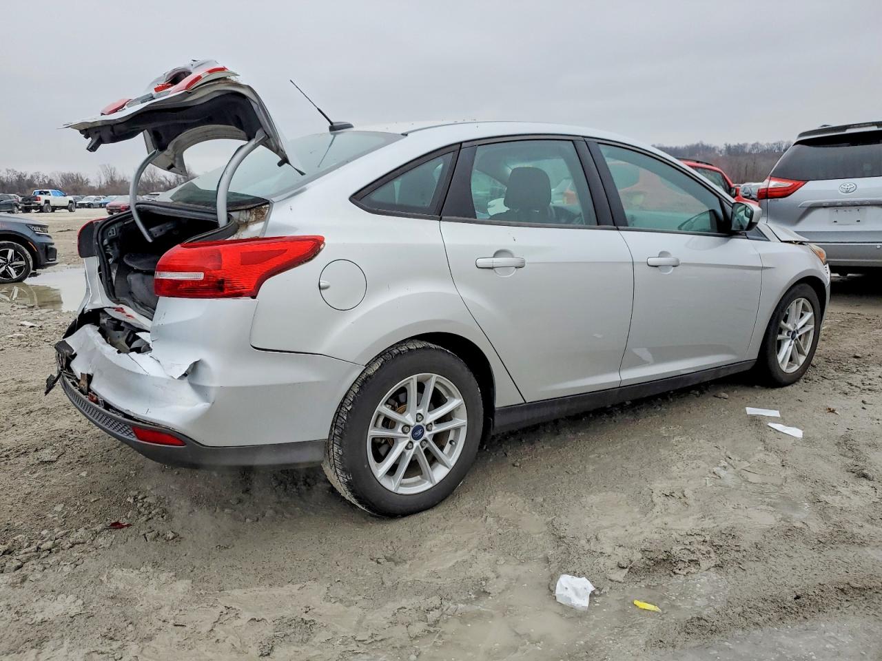 2018 FORD FOCUS SE photo 3