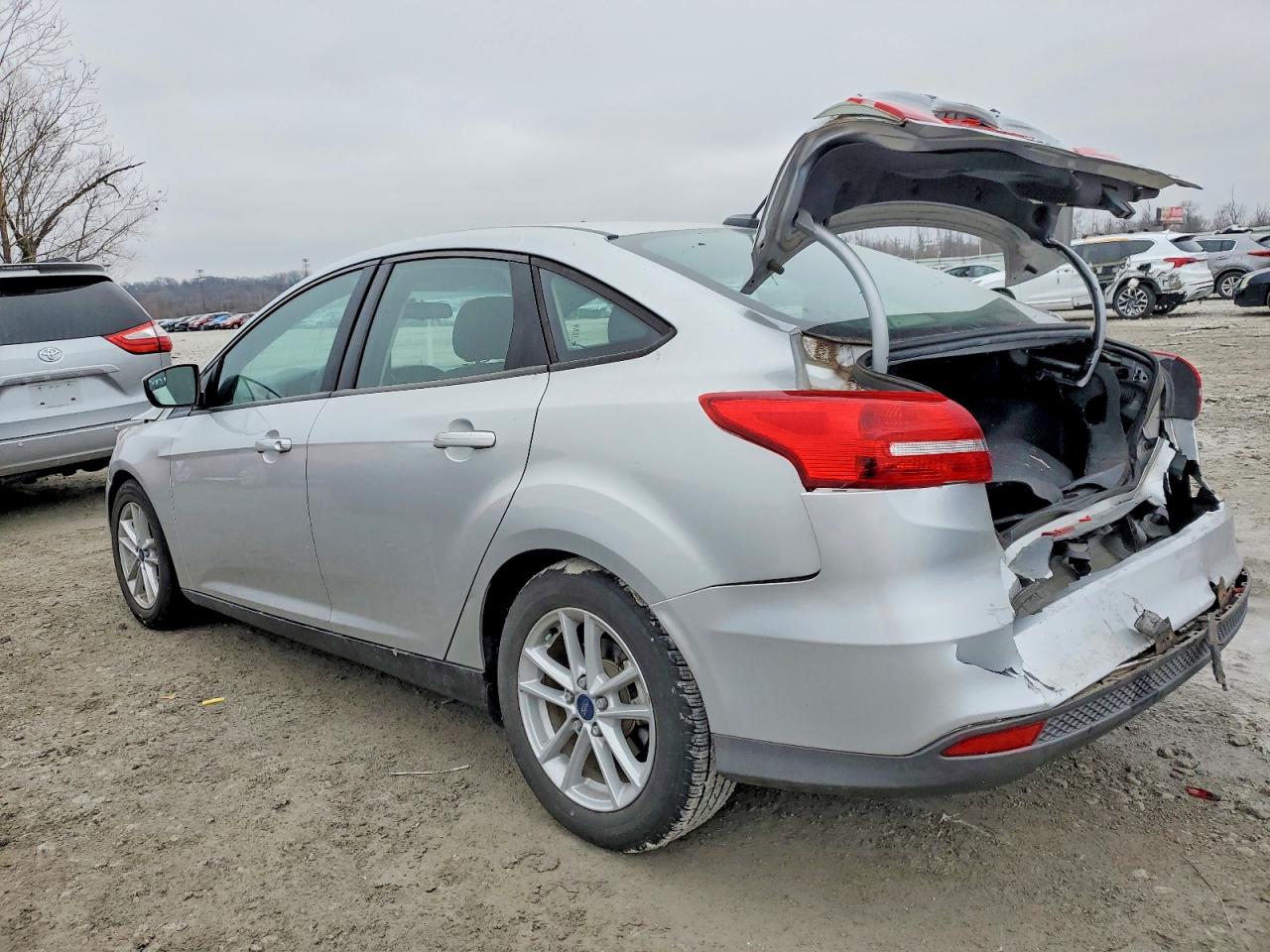 2018 FORD FOCUS SE photo 2