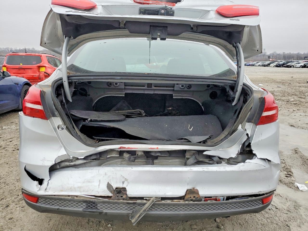 2018 FORD FOCUS SE photo 6