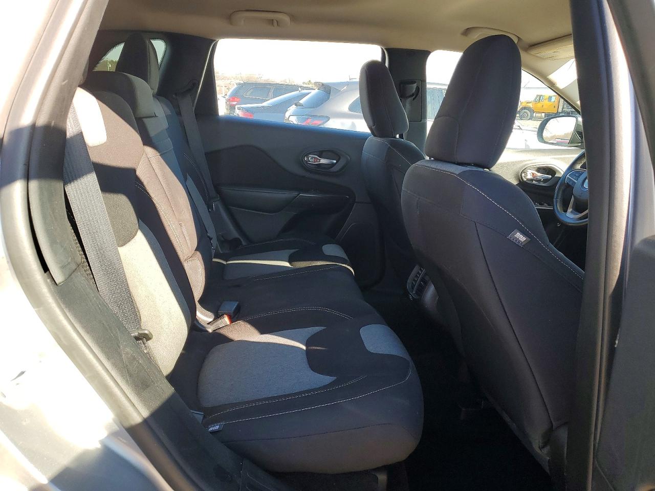 2016 JEEP GRAND CHEROKEE photo 11