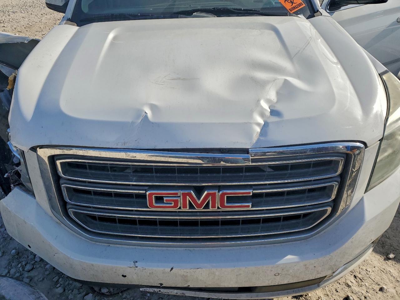 2015 GMC YUKON XL C1500 SLE photo 12