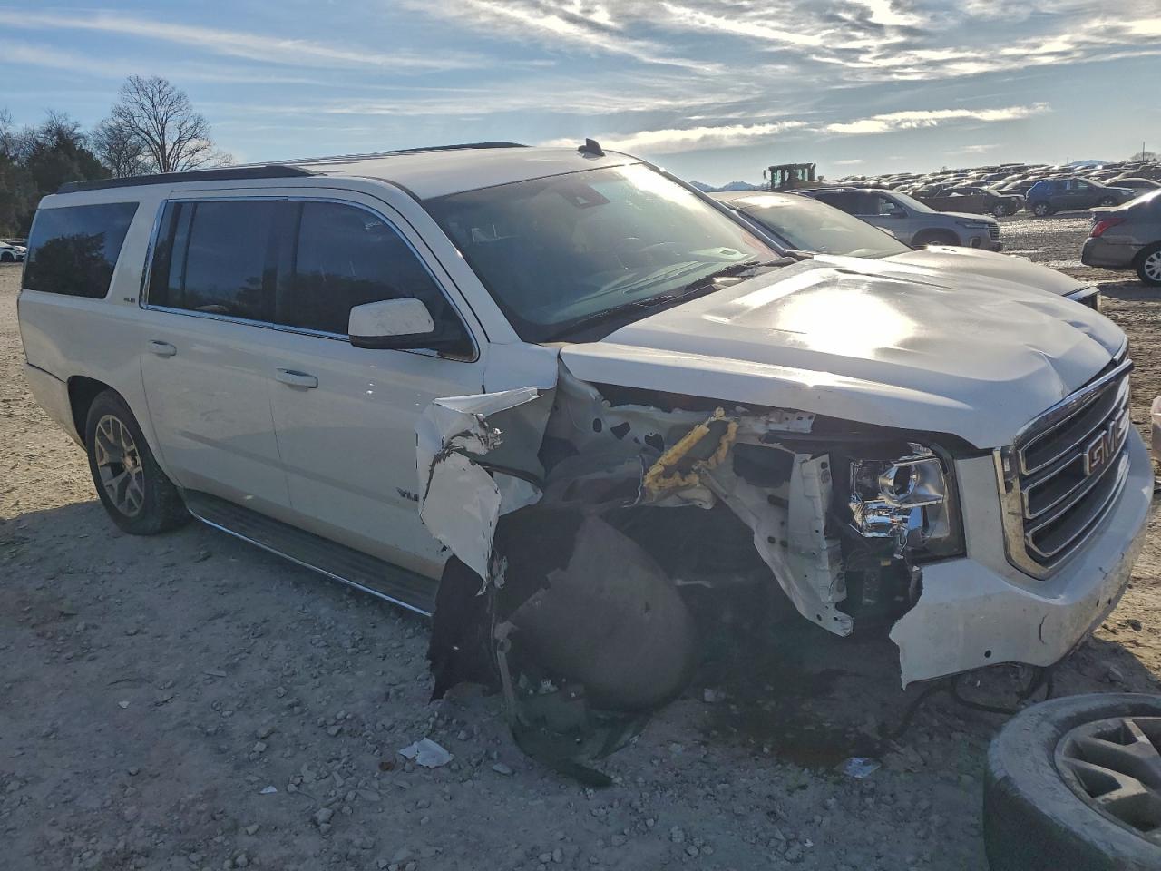 2015 GMC YUKON XL C1500 SLE photo 4