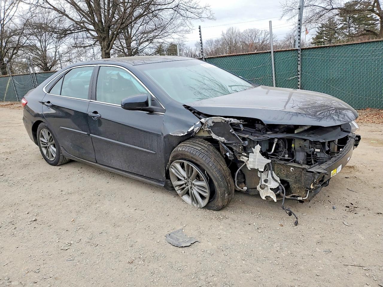 2016 TOYOTA CAMRY LE photo 4
