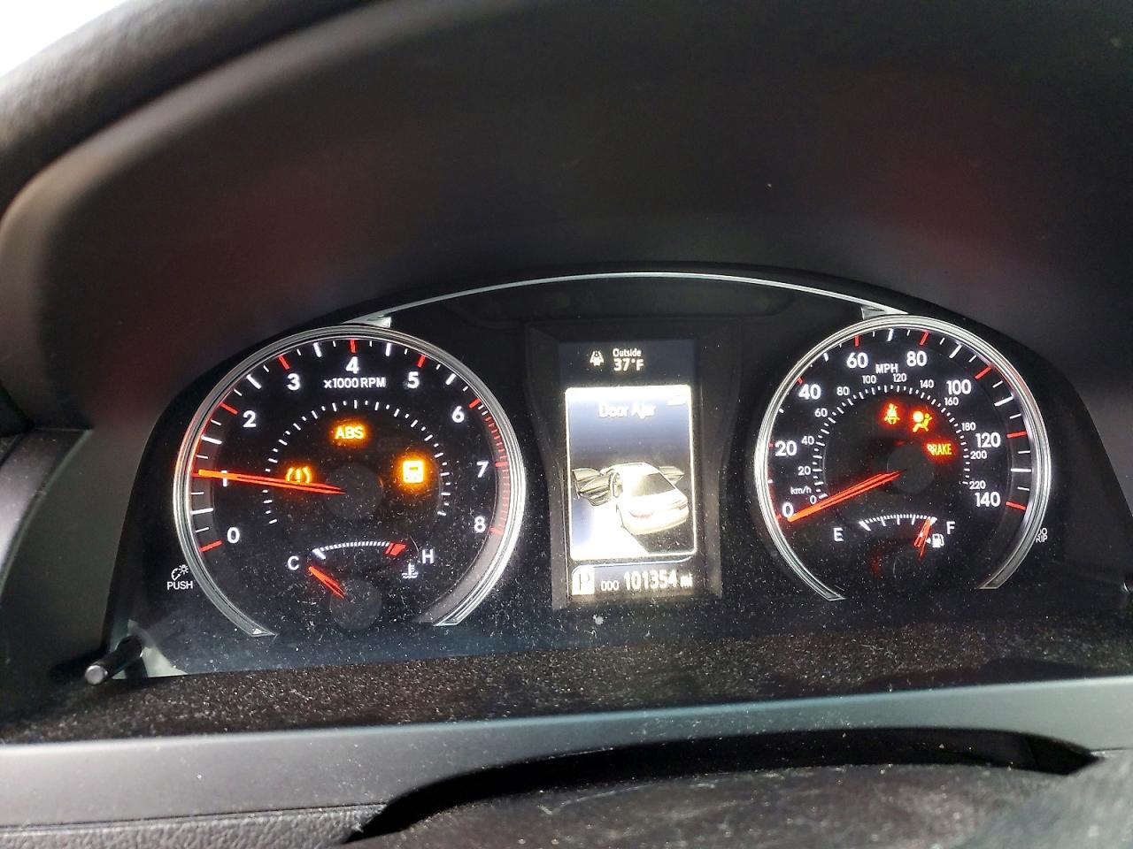 2016 TOYOTA CAMRY LE photo 9