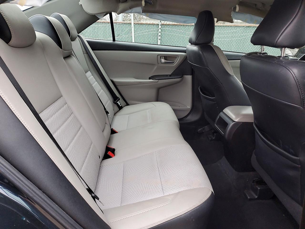 2016 TOYOTA CAMRY LE photo 10