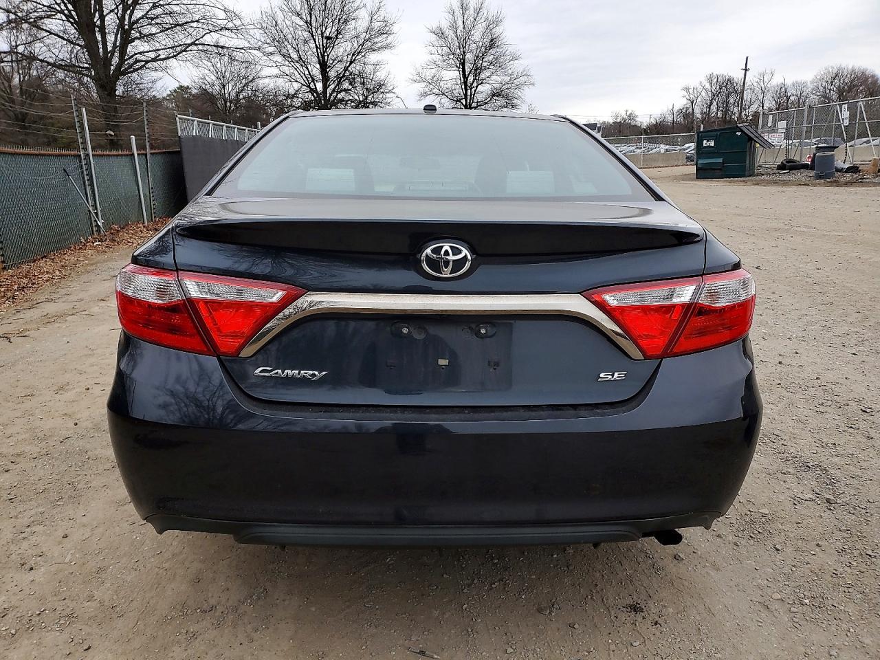 2016 TOYOTA CAMRY LE photo 6