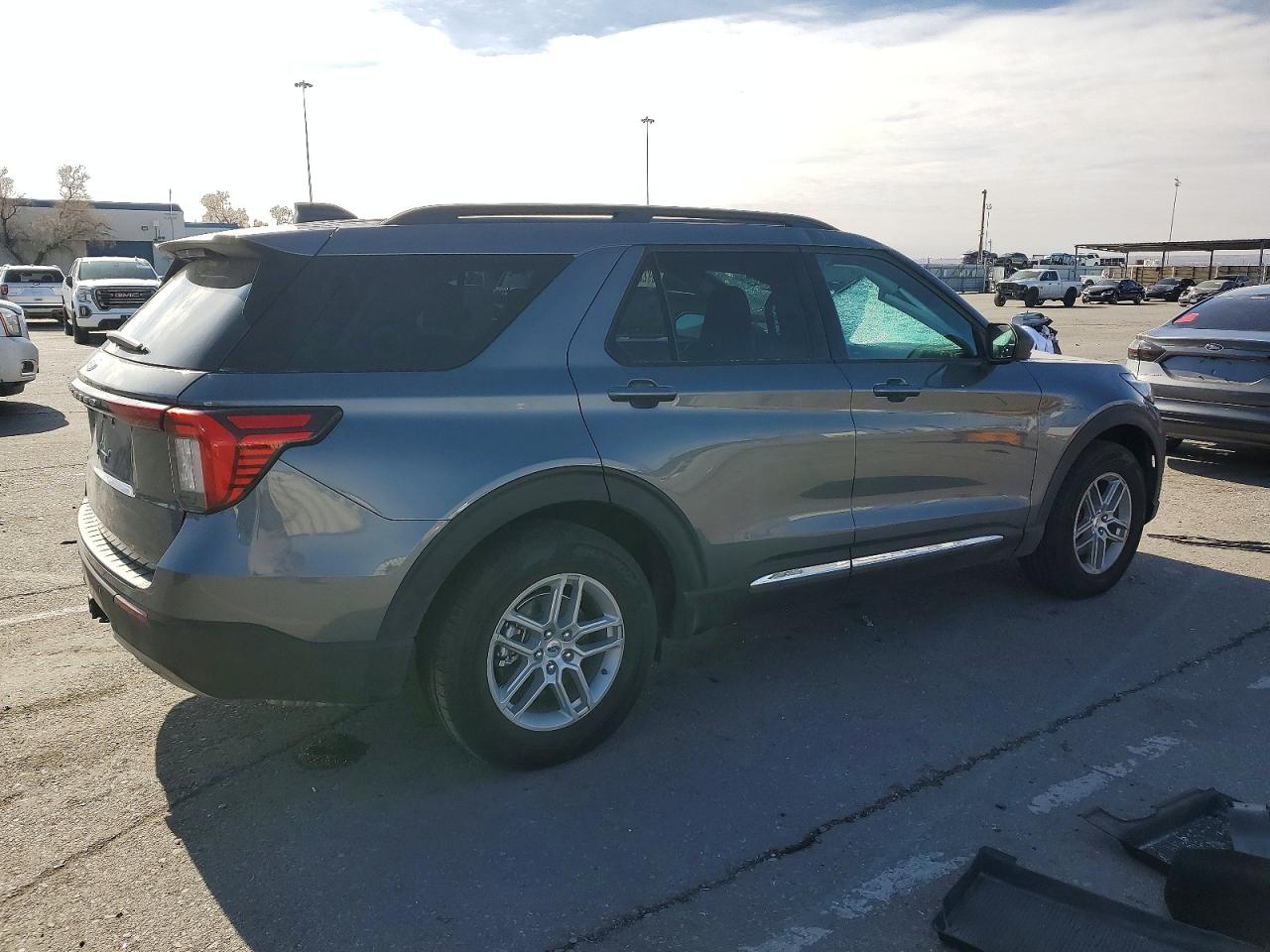 2025 FORD EXPLORER ACTIVE photo 3