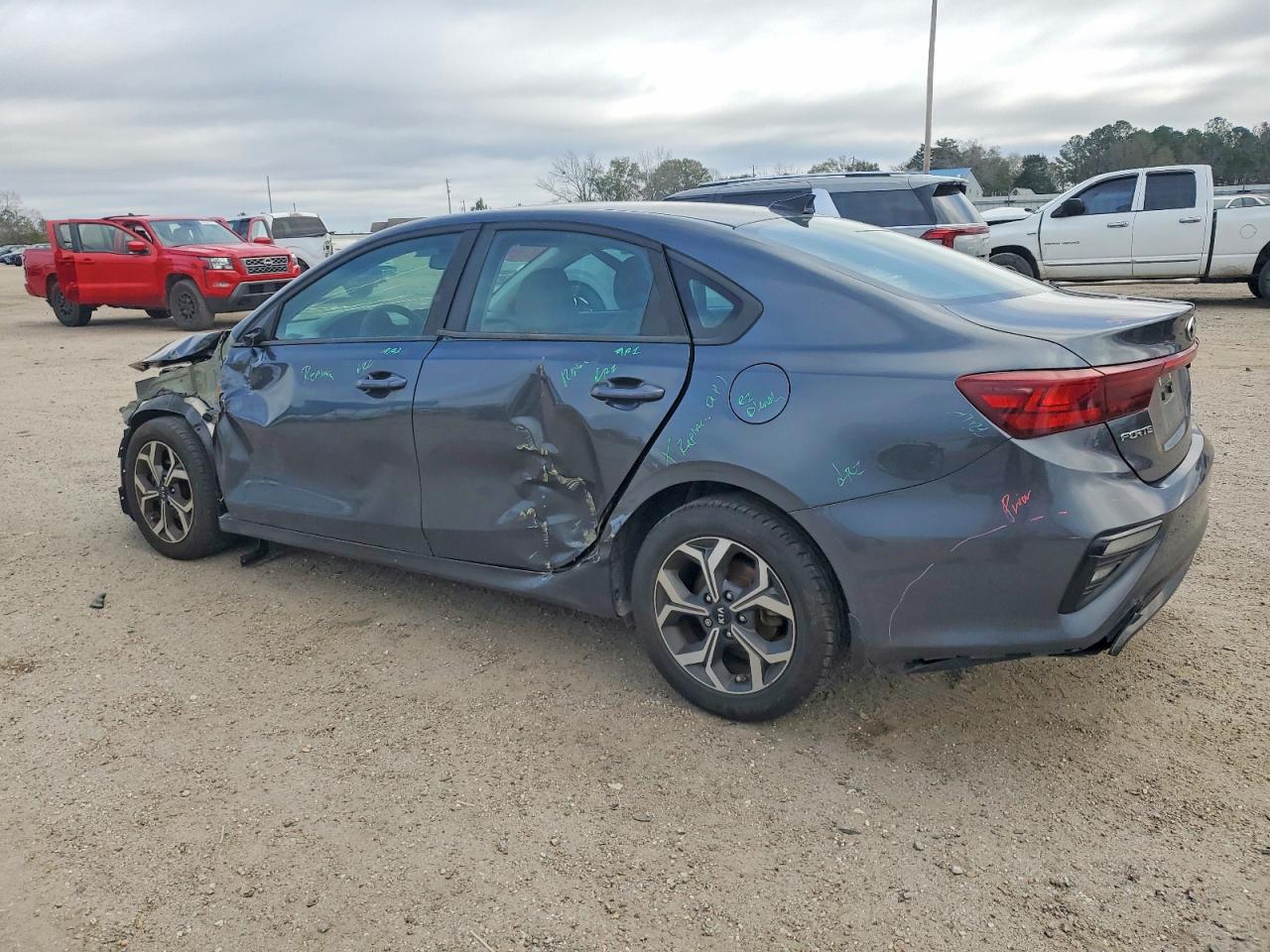 2019 KIA FORTE FE photo 2