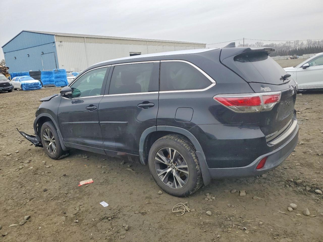 2016 TOYOTA HIGHLANDER XLE photo 2