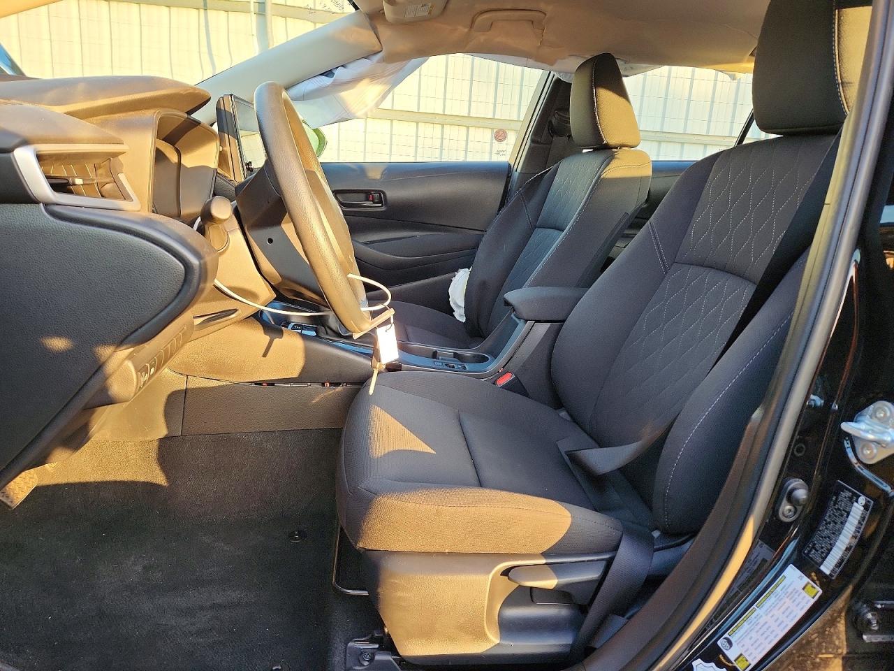 2025 TOYOTA COROLLA LE photo 7