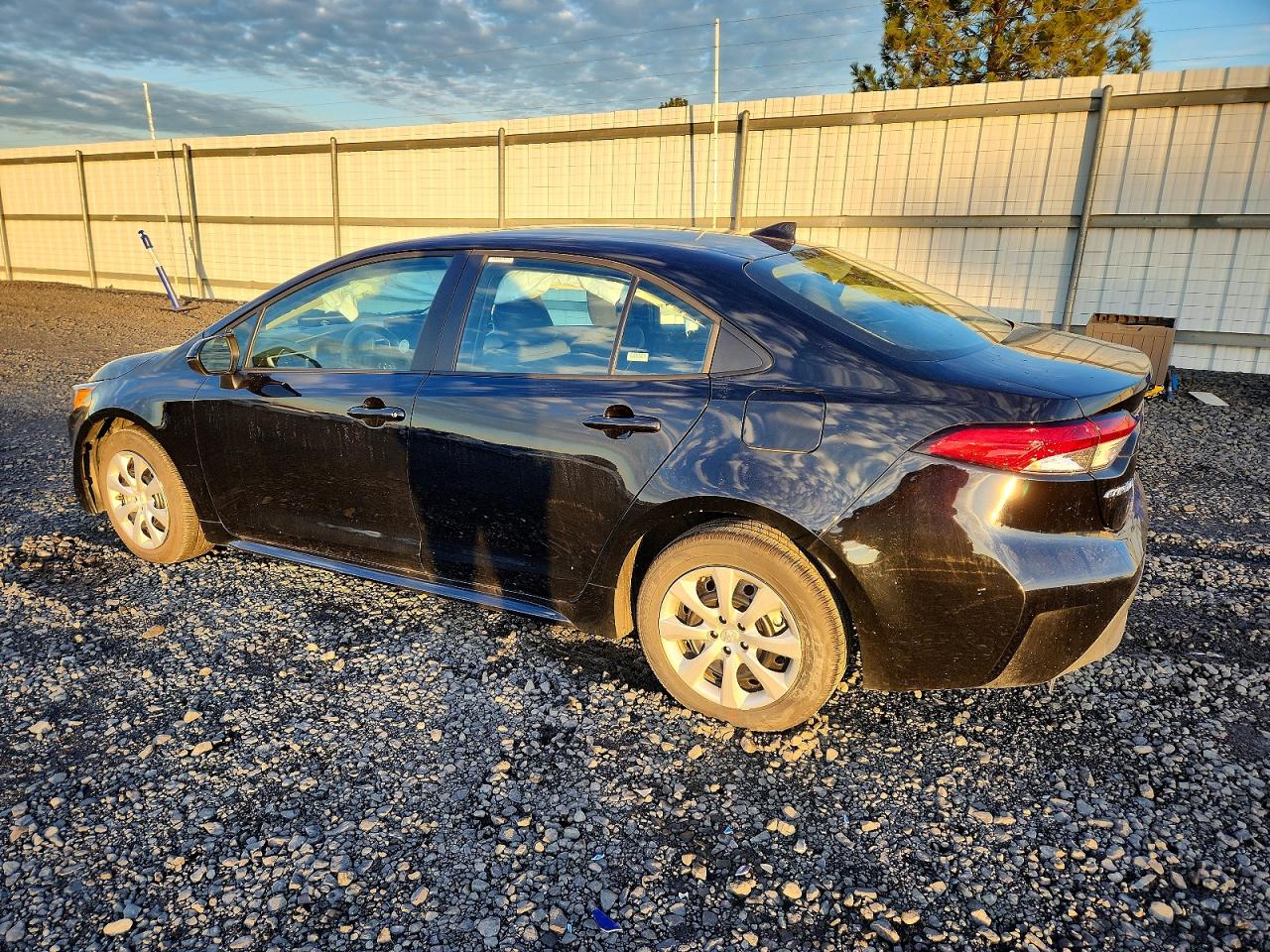 2025 TOYOTA COROLLA LE photo 2