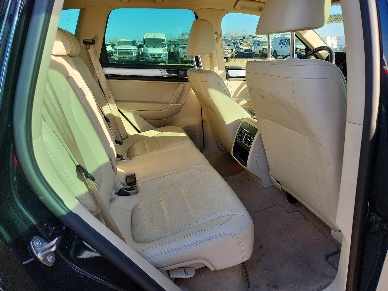 2016 VOLKSWAGEN TOUAREG SPORT photo 11