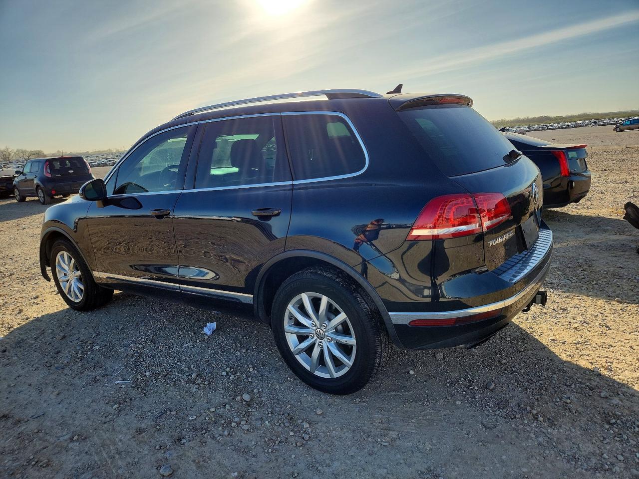 2016 VOLKSWAGEN TOUAREG SPORT photo 2