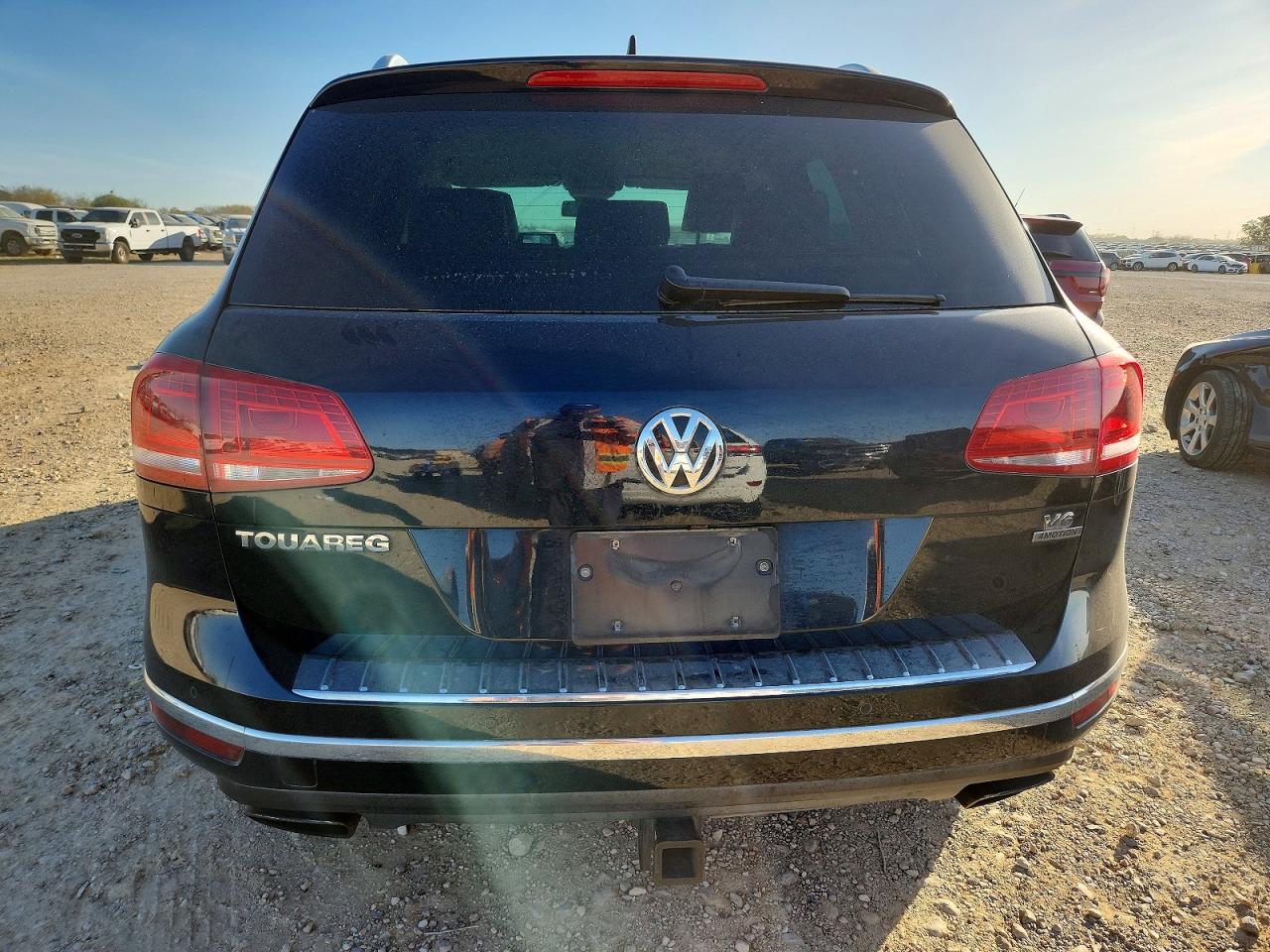 2016 VOLKSWAGEN TOUAREG SPORT photo 6