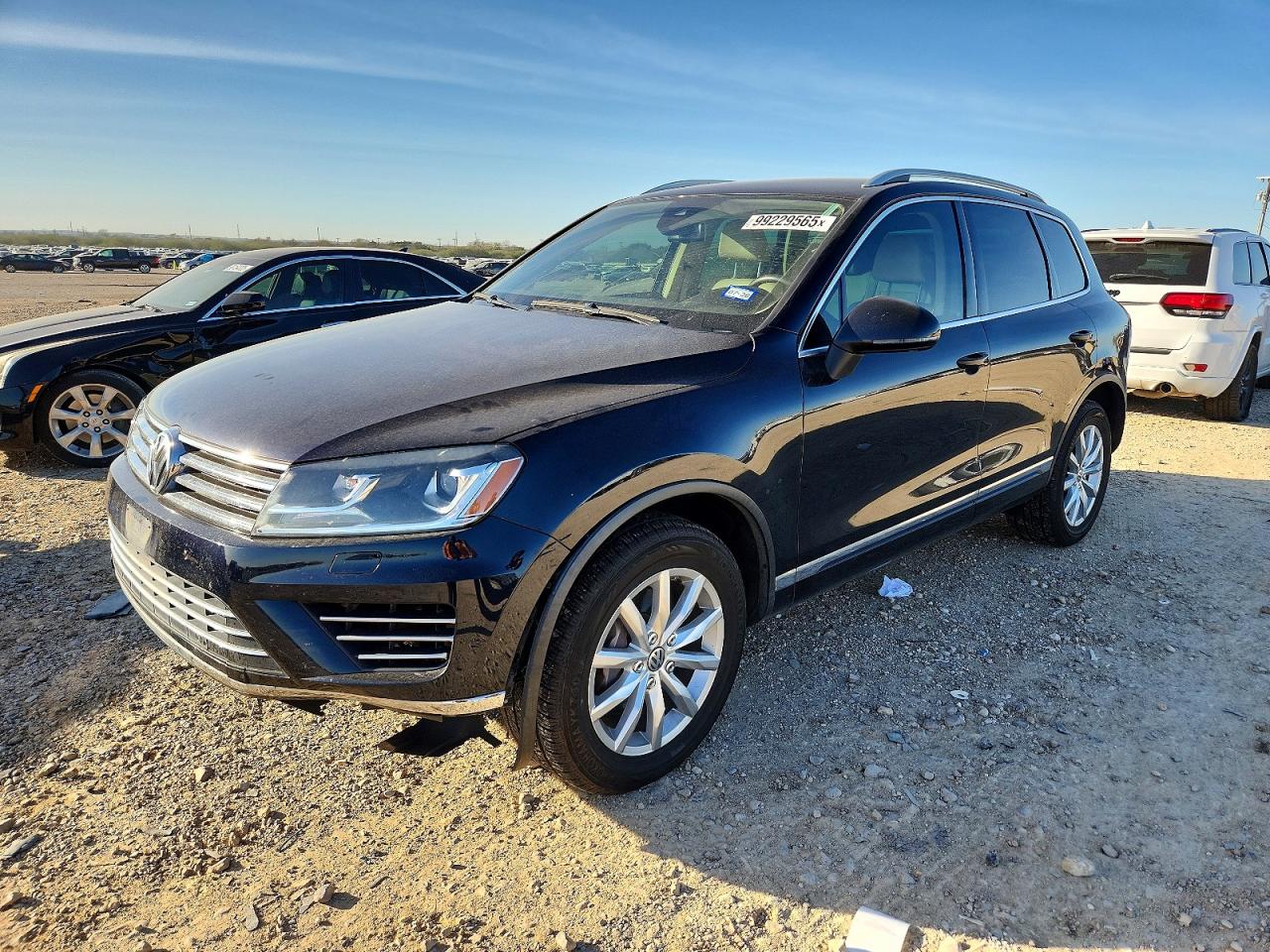 2016 VOLKSWAGEN TOUAREG