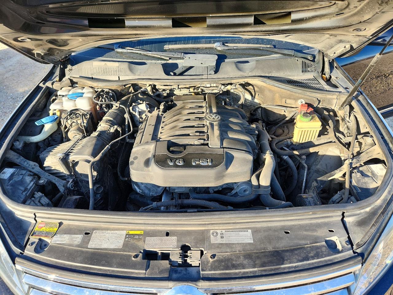 2016 VOLKSWAGEN TOUAREG SPORT photo 12