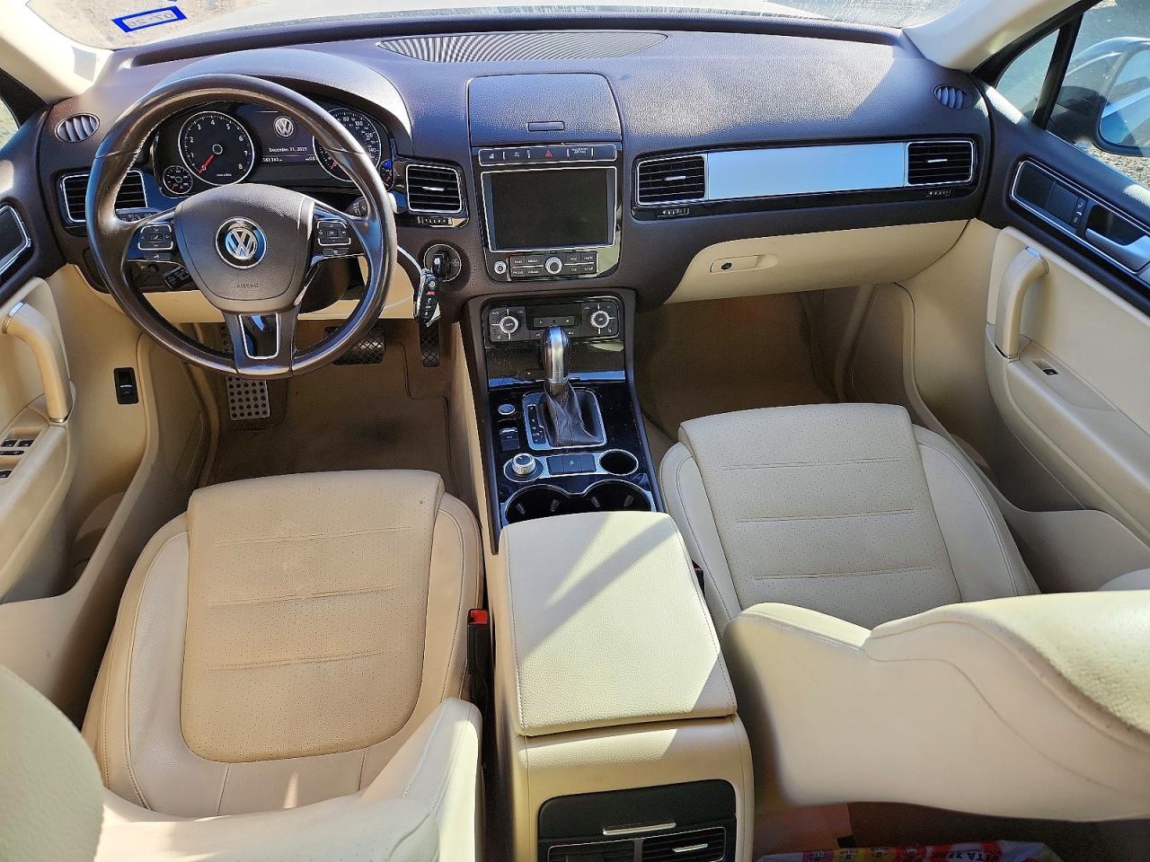 2016 VOLKSWAGEN TOUAREG SPORT photo 8