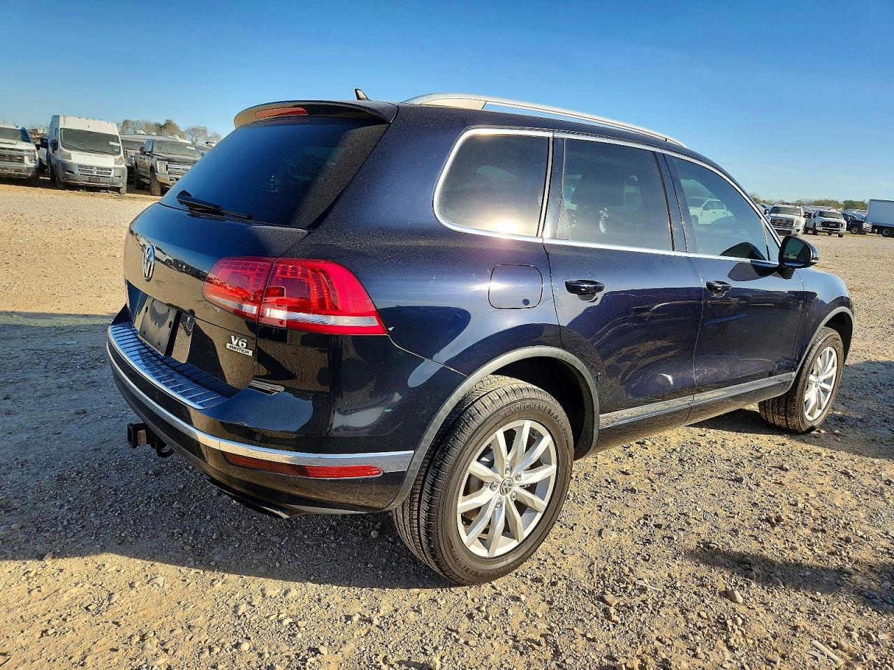 2016 VOLKSWAGEN TOUAREG SPORT photo 3