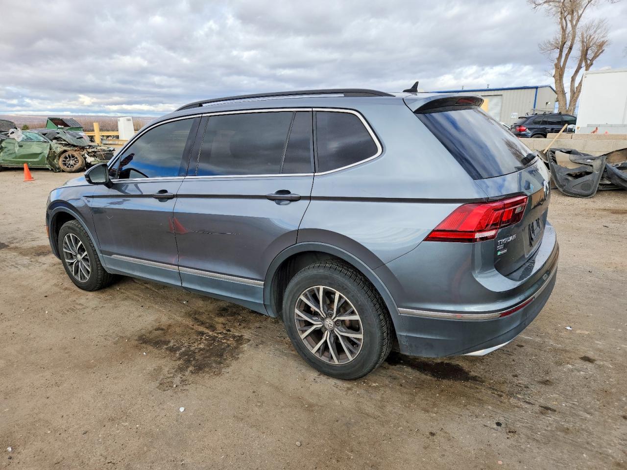 2020 VOLKSWAGEN TIGUAN SE photo 2