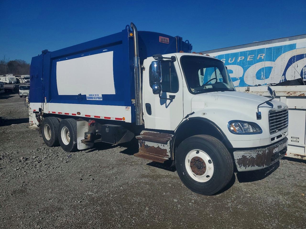 2015 FREIGHTLINER M2