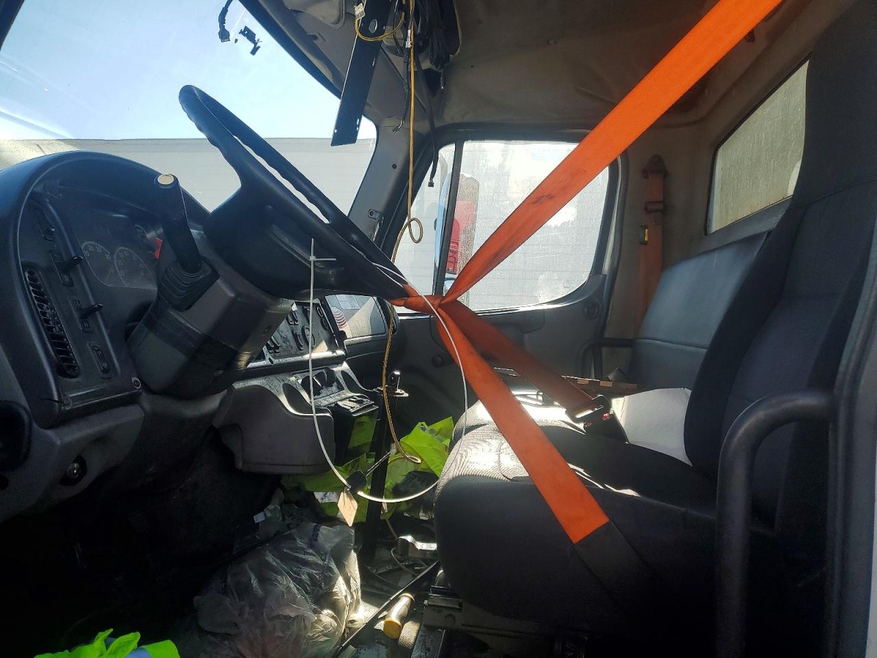 2015 FREIGHTLINER BUSINESS CLASS M2 REFUSE TRUCK photo 5